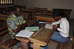 Gagnoa : L’enseignant qui vendait le BAC arrêté, il accuse les malédictions venant des parents du village
Gagnoa : L’enseignant qui vendait le BAC arrêté, il accuse les malédictions venant des parents du village